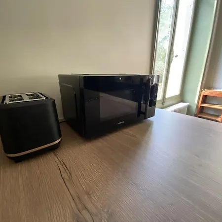 Le Chateau De John Miles Au Bord De L'eau * Sucé