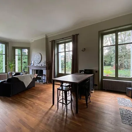 Le Chateau De John Miles Au Bord De L'eau Holiday home *