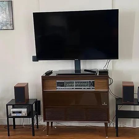 Le Chateau De John Miles Au Bord De L'eau