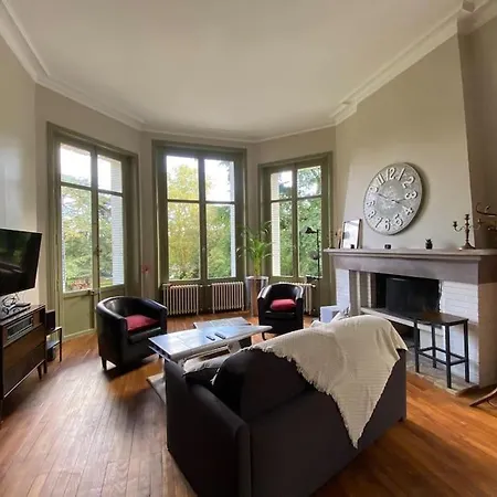 Holiday home Le Chateau De John Miles Au Bord De L'eau