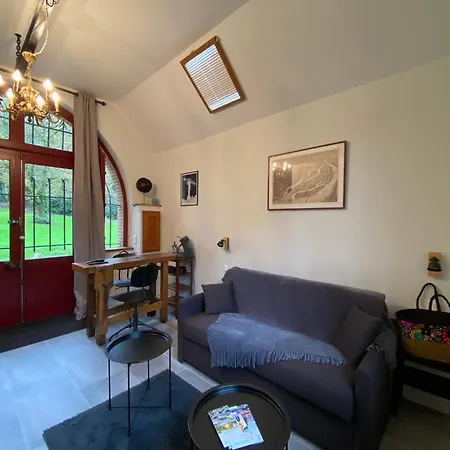 Holiday home Le Chateau De John Miles Au Bord De L'eau *