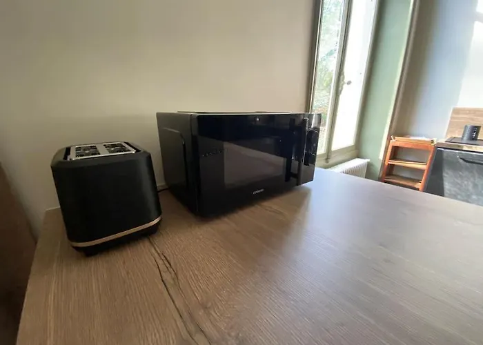 Le Chateau De John Miles Au Bord De L'eau * Sucé