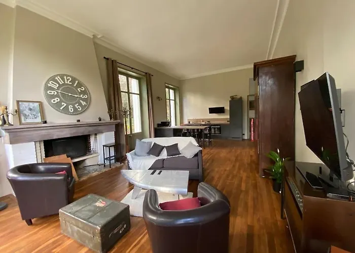 Le Chateau De John Miles Au Bord De L'eau *