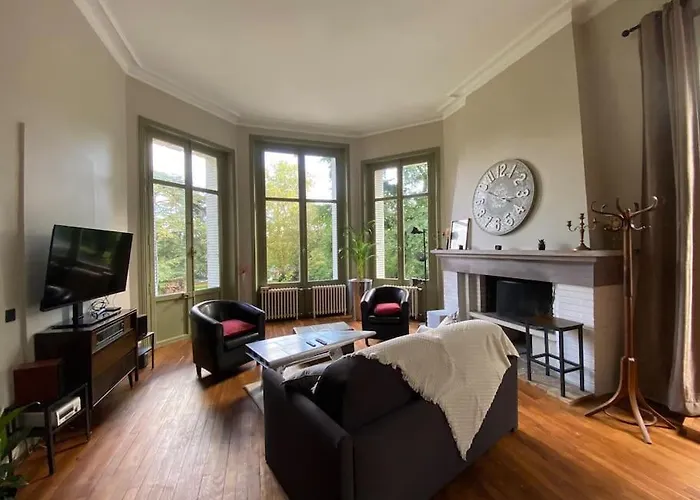 Tatil Evi Le Chateau De John Miles Au Bord De L'eau