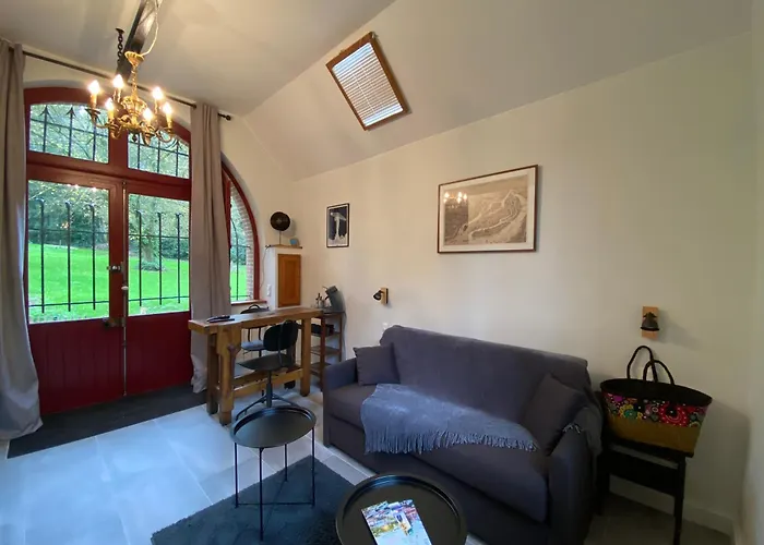 Vakantiehuis Le Chateau De John Miles Au Bord De L'eau *